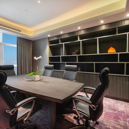 Crowne Plaza Manila Galleria By Ihg Pasig City Exterior photo