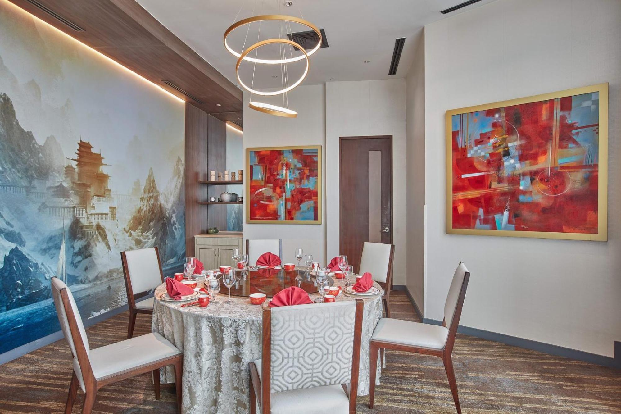 Crowne Plaza Manila Galleria By Ihg Pasig City Exterior photo