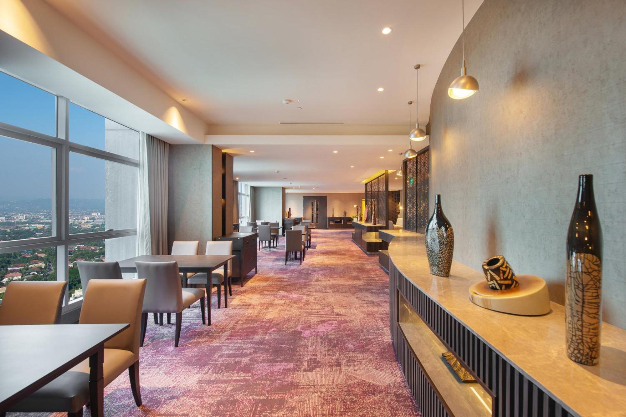 Crowne Plaza Manila Galleria By Ihg Pasig City Exterior photo