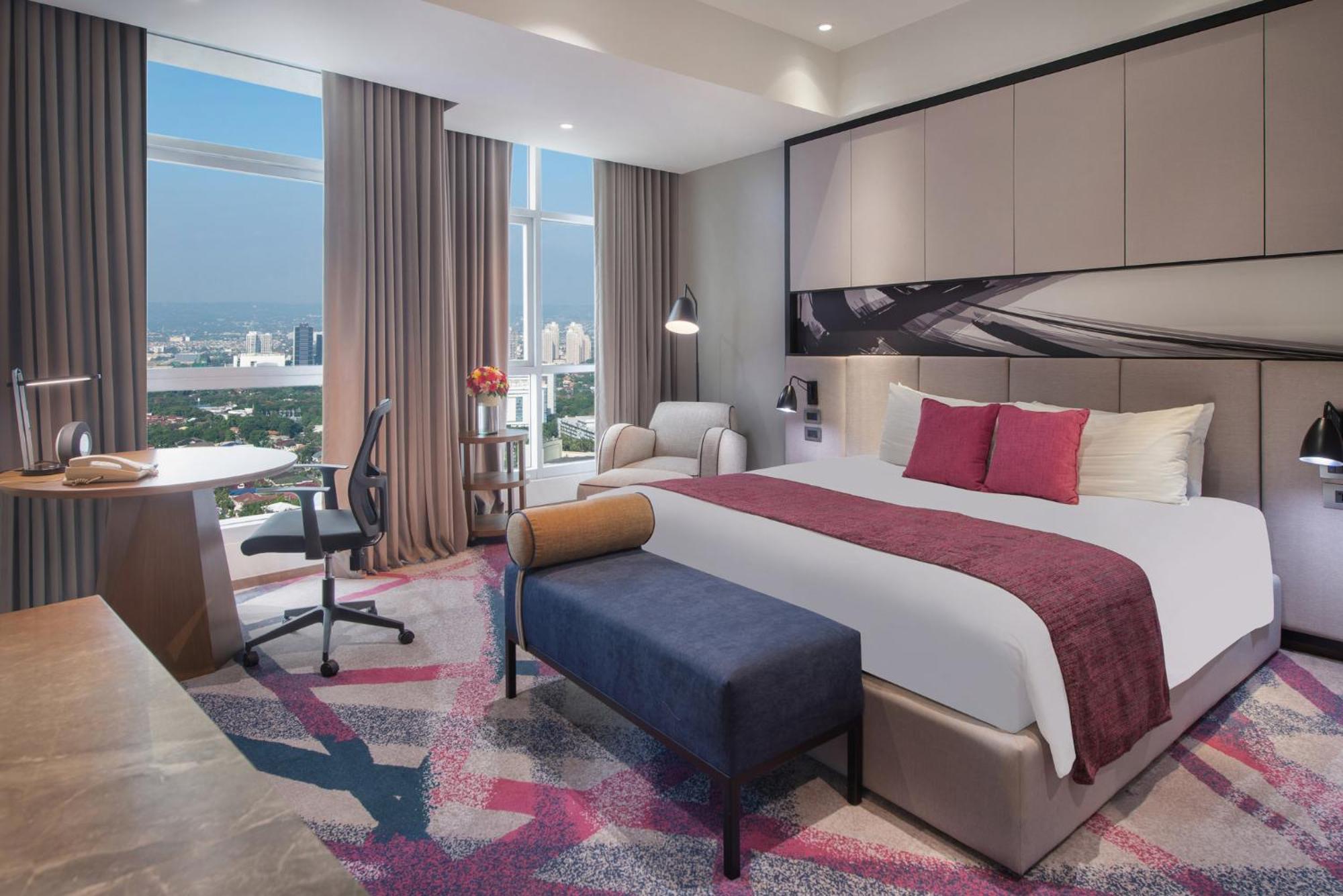 Crowne Plaza Manila Galleria By Ihg Pasig City Exterior photo
