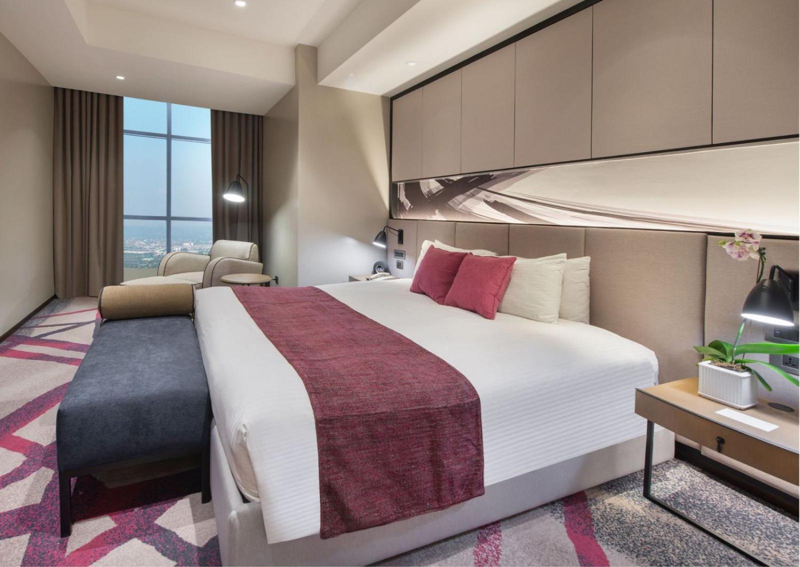 Crowne Plaza Manila Galleria By Ihg Pasig City Exterior photo
