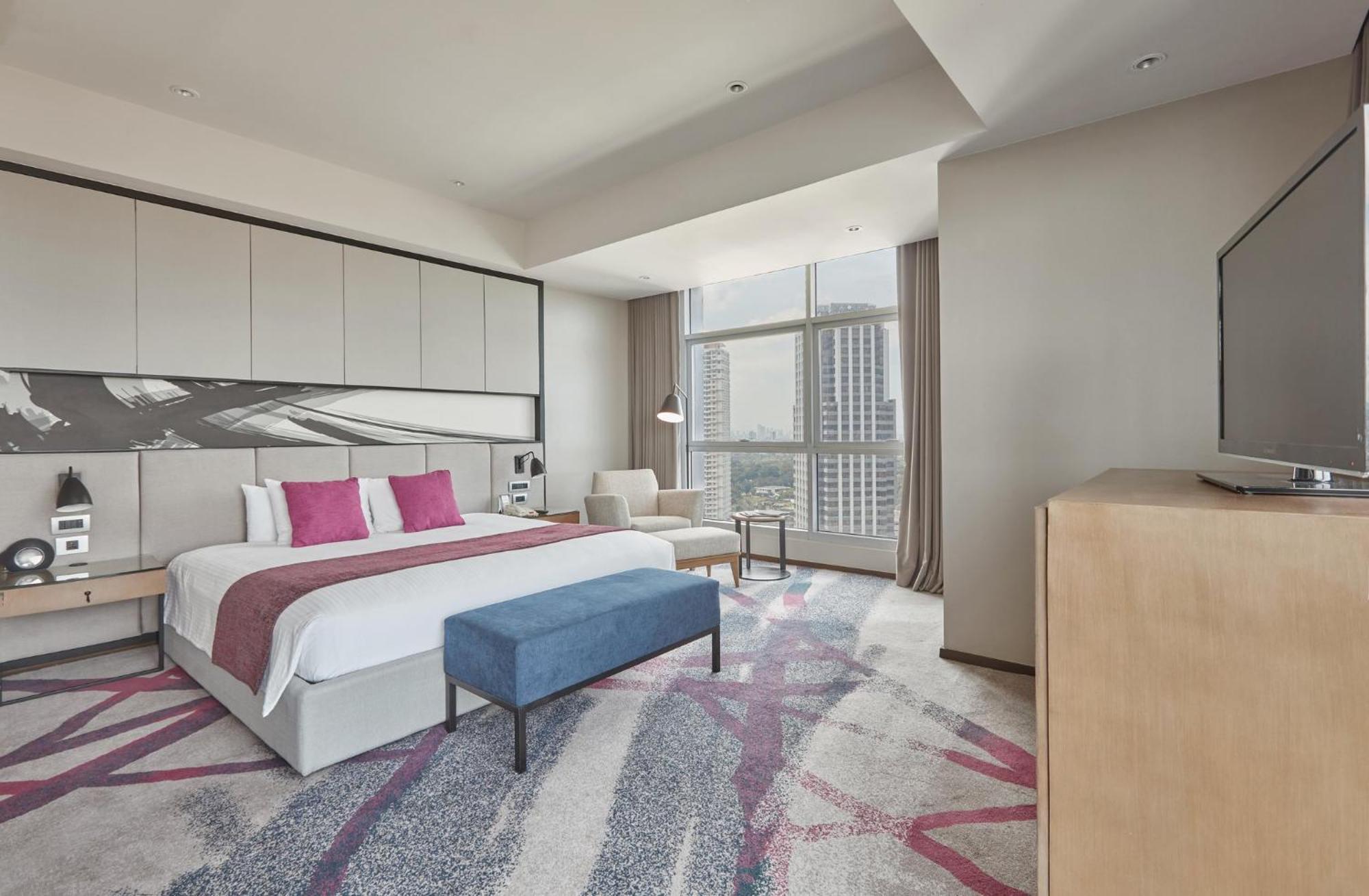 Crowne Plaza Manila Galleria By Ihg Pasig City Exterior photo