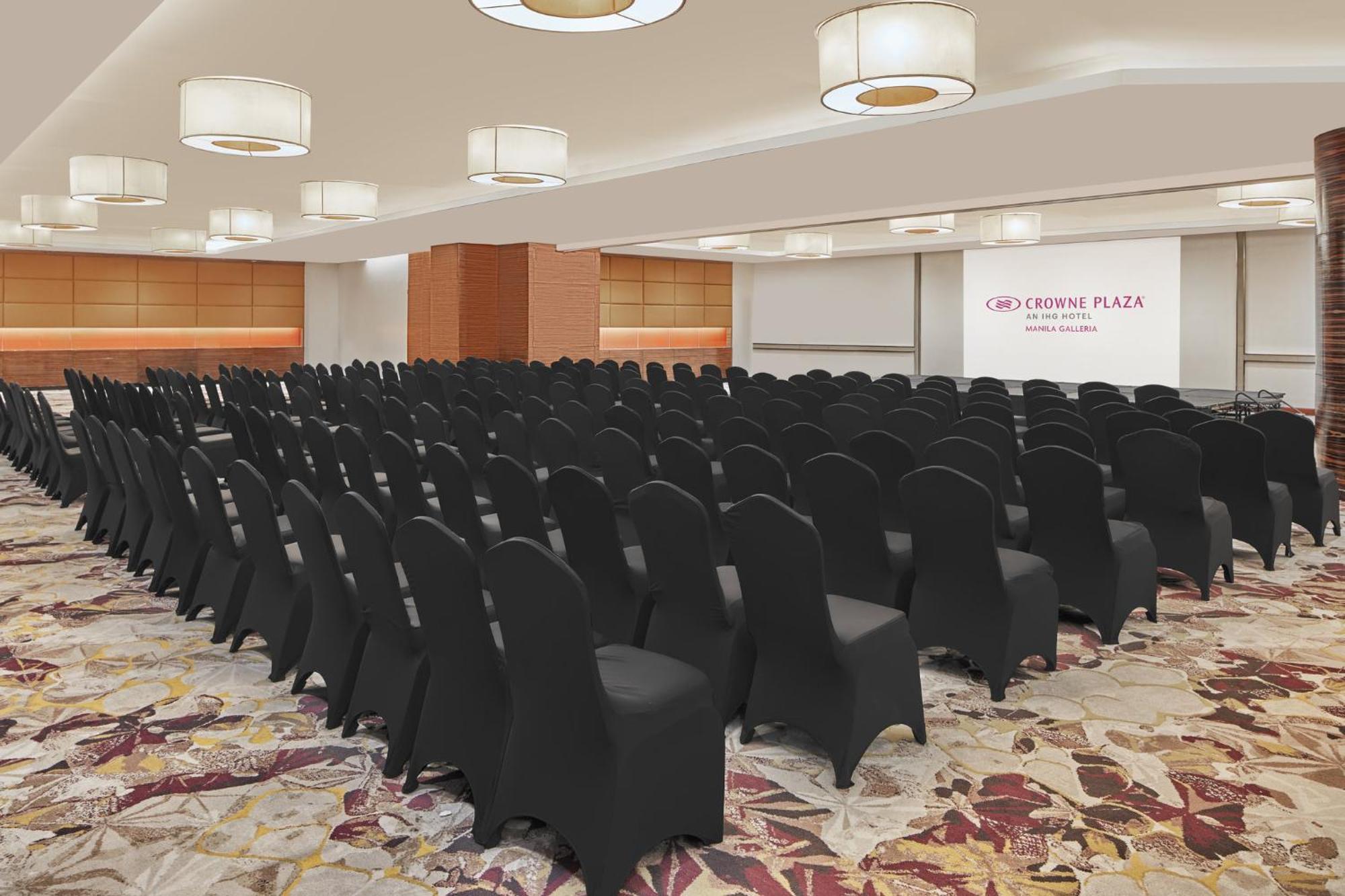 Crowne Plaza Manila Galleria By Ihg Pasig City Exterior photo